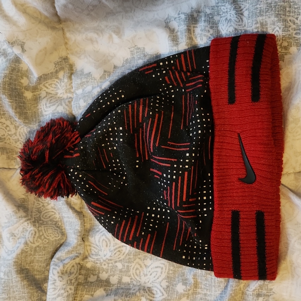 Nike Swoosh Abstract Pattern Toque Red, Black And White